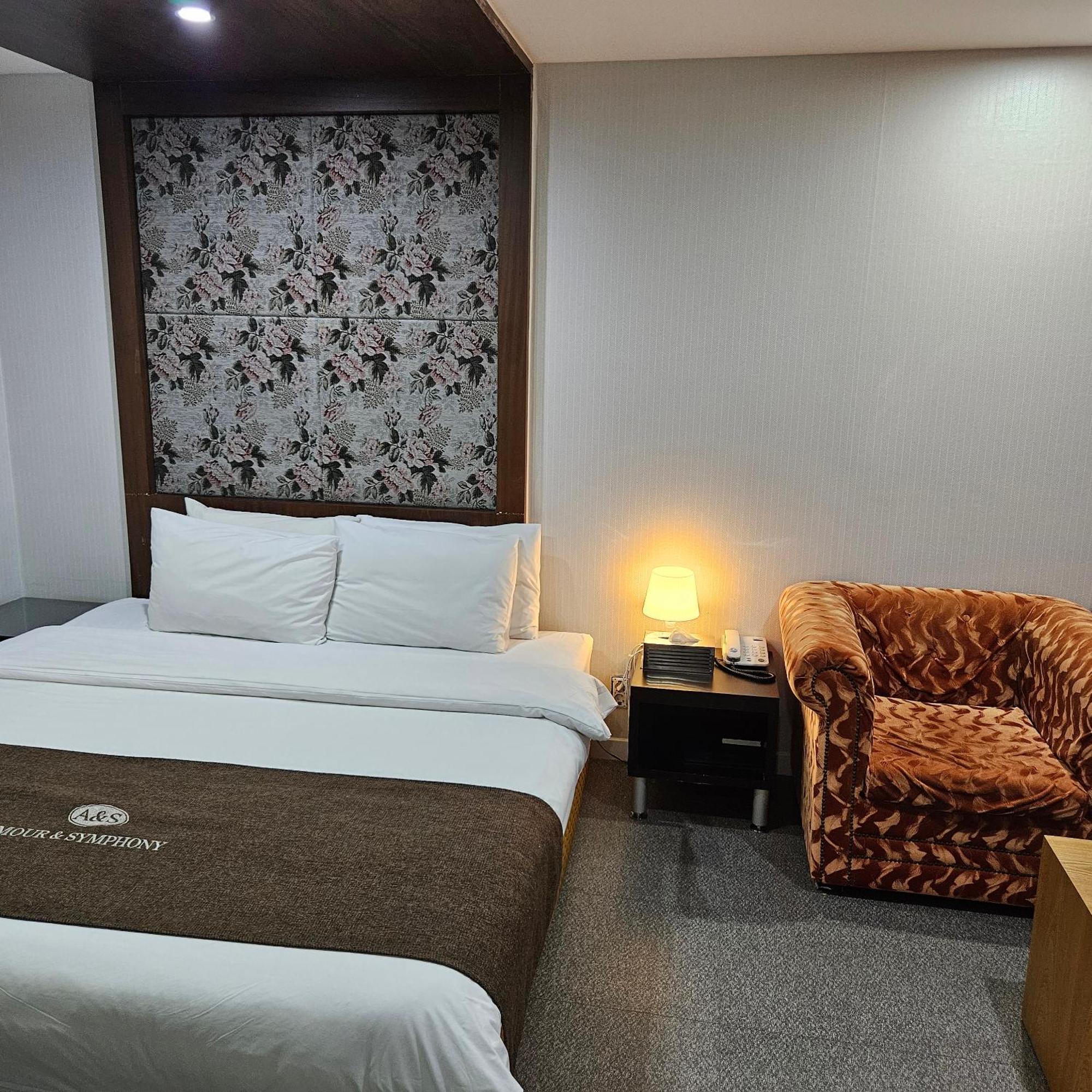 Symphony Hotel Suwon Exterior foto
